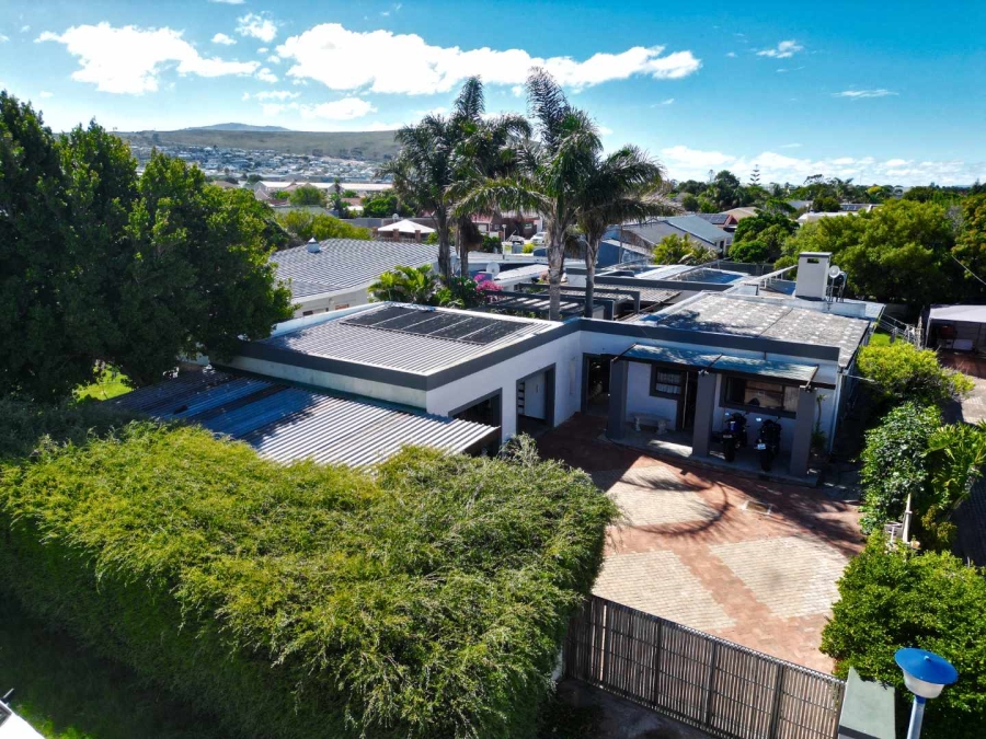 4 Bedroom Property for Sale in Sandbaai Western Cape